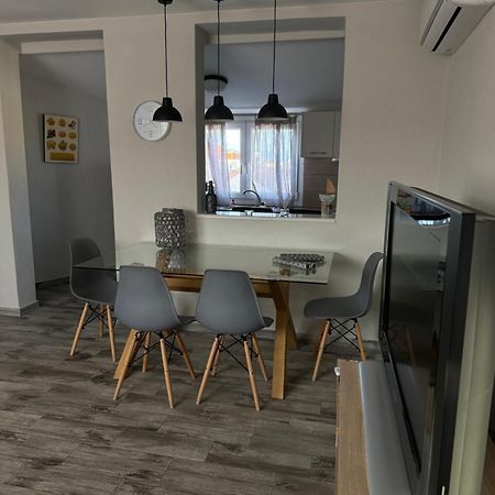 Private Modern Apartment Nea Roda Exteriör bild