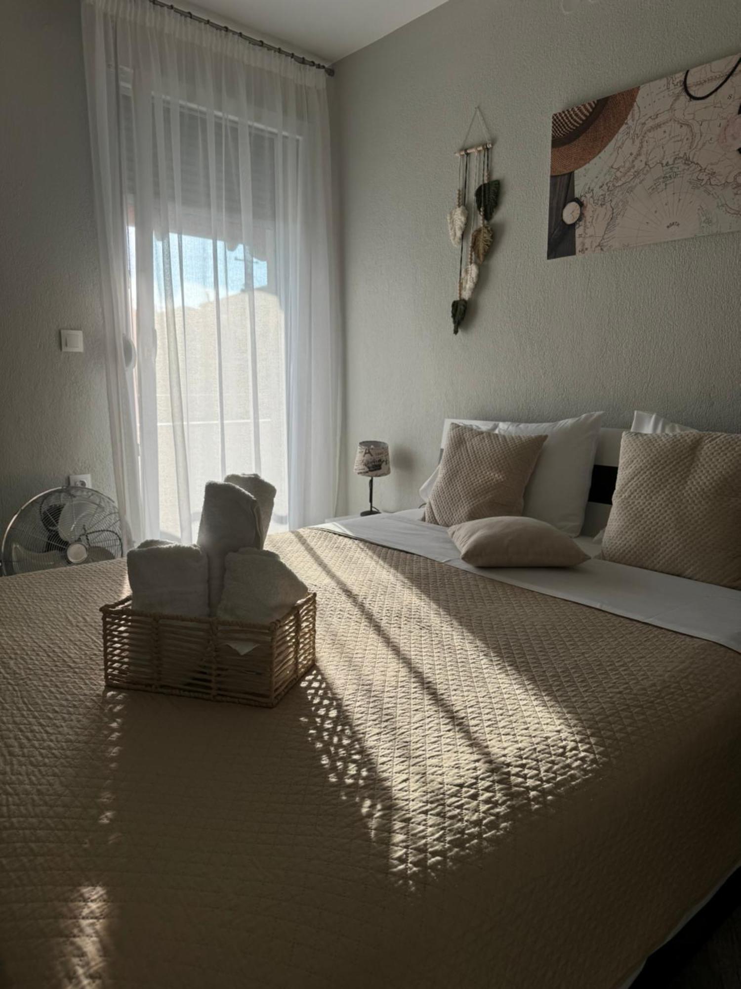 Private Modern Apartment Nea Roda Exteriör bild