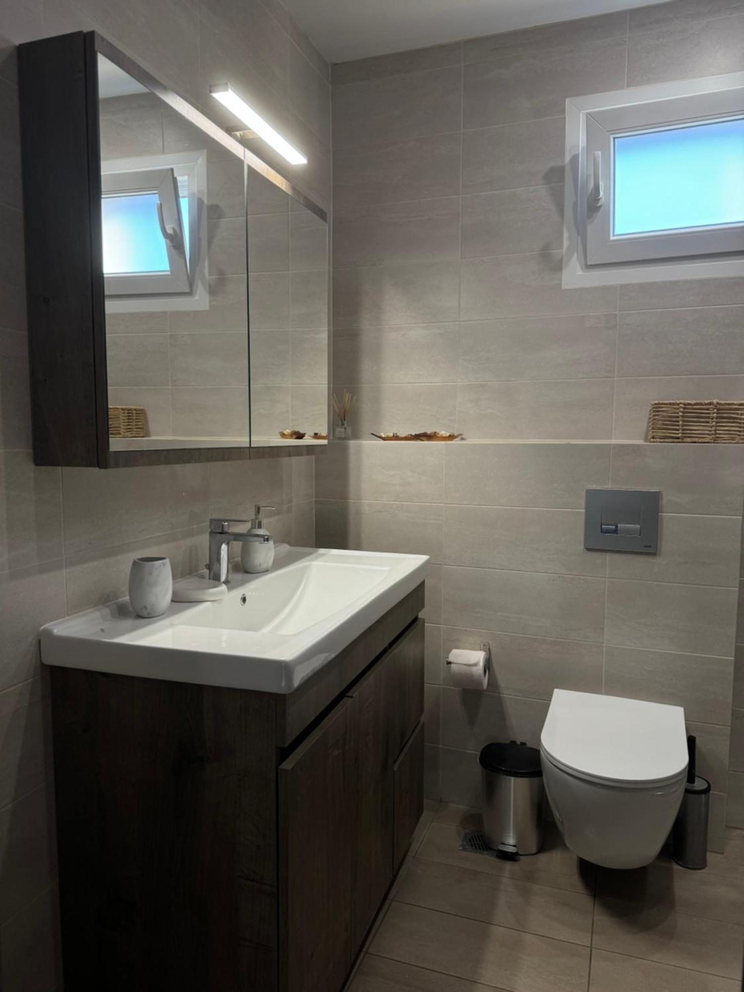 Private Modern Apartment Nea Roda Exteriör bild